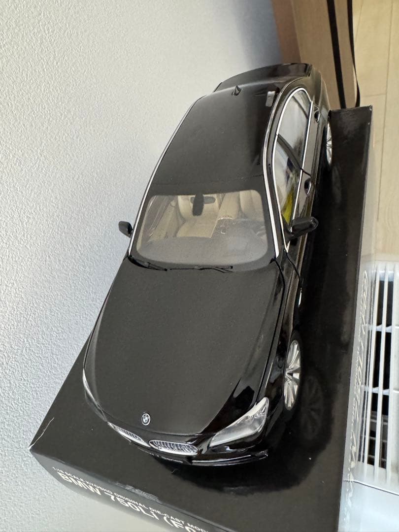 京商 750Li (F02) 1/18 ダイキャストモデル