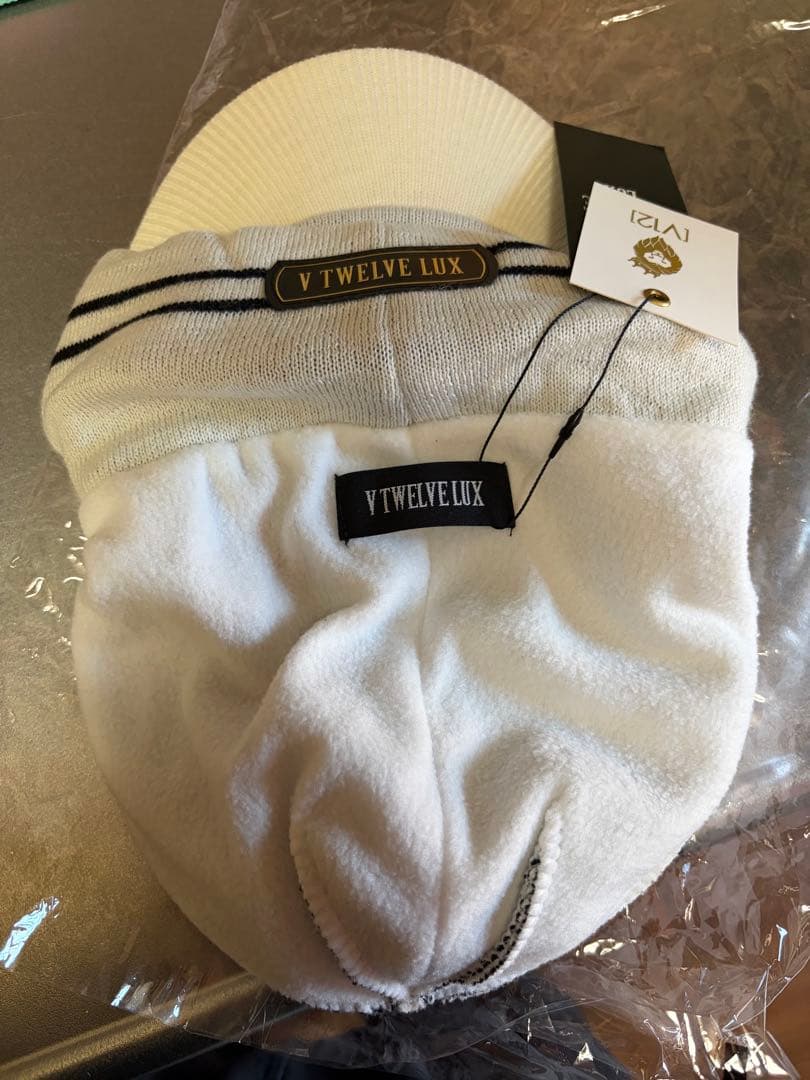 新品タグ付】V12 LUX ゴルフ オスロキャップ ホワイト フリーサイズ