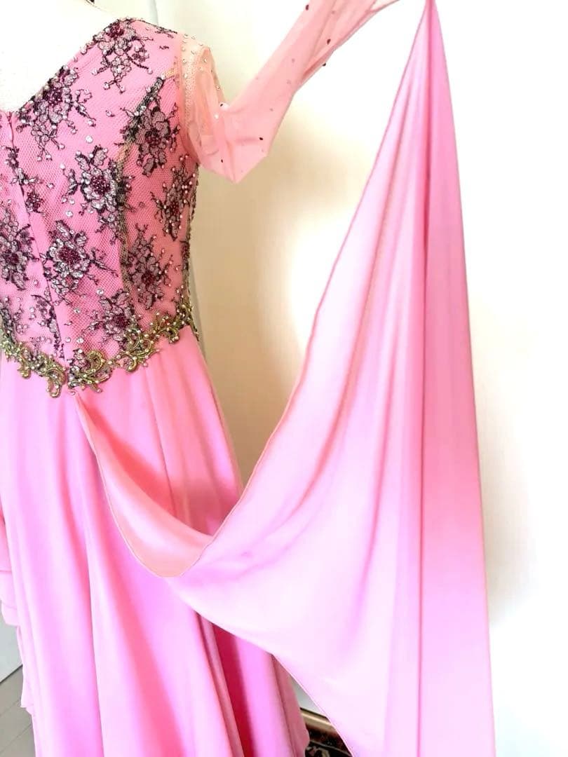 ピンクの社交ダンスドレス ショート丈