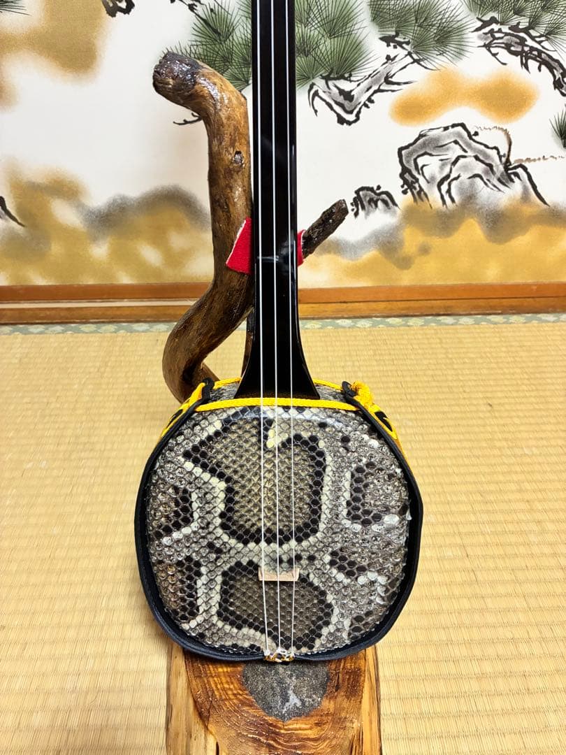 沖縄三線！貴重！知念大工型！本蛇皮！本張り！【一枚張り】