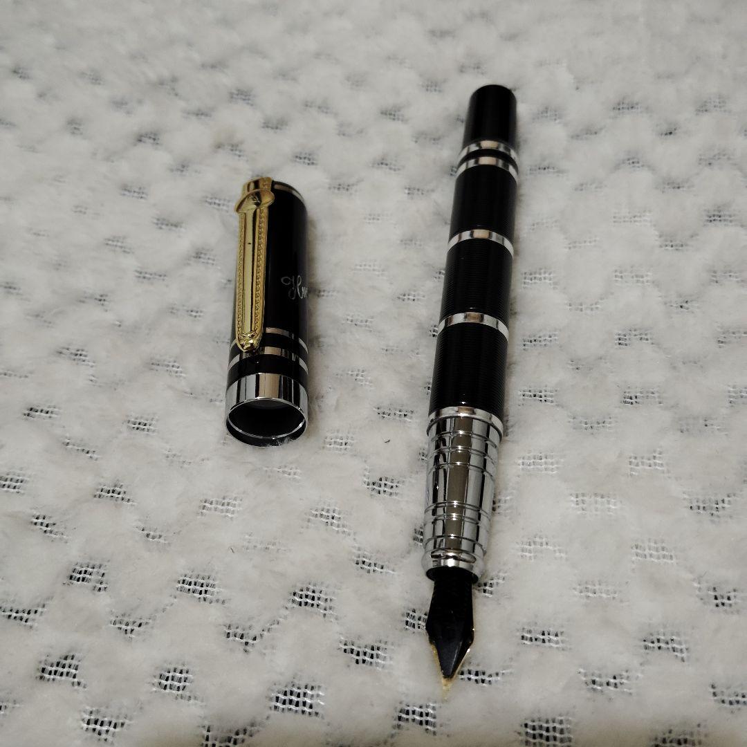 黒い万年筆 金メッキペン先