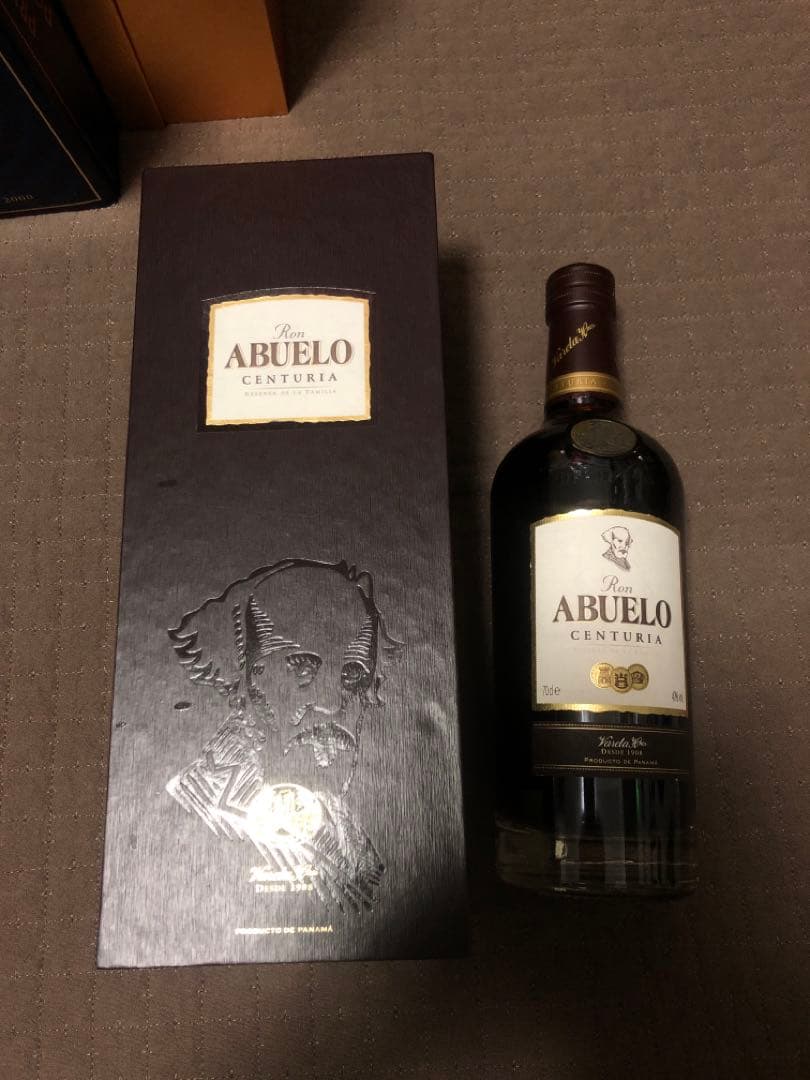 ウイスキー Ron Abuelo Centuria 700ml 40%