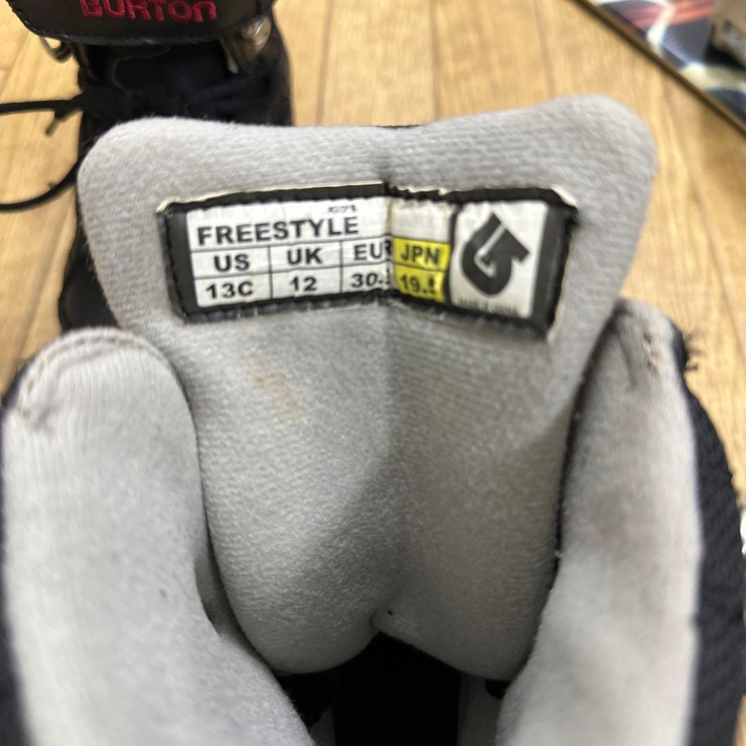 burton 子供用 4点セット ボード ブーツ バイン ヘルメット　バートン