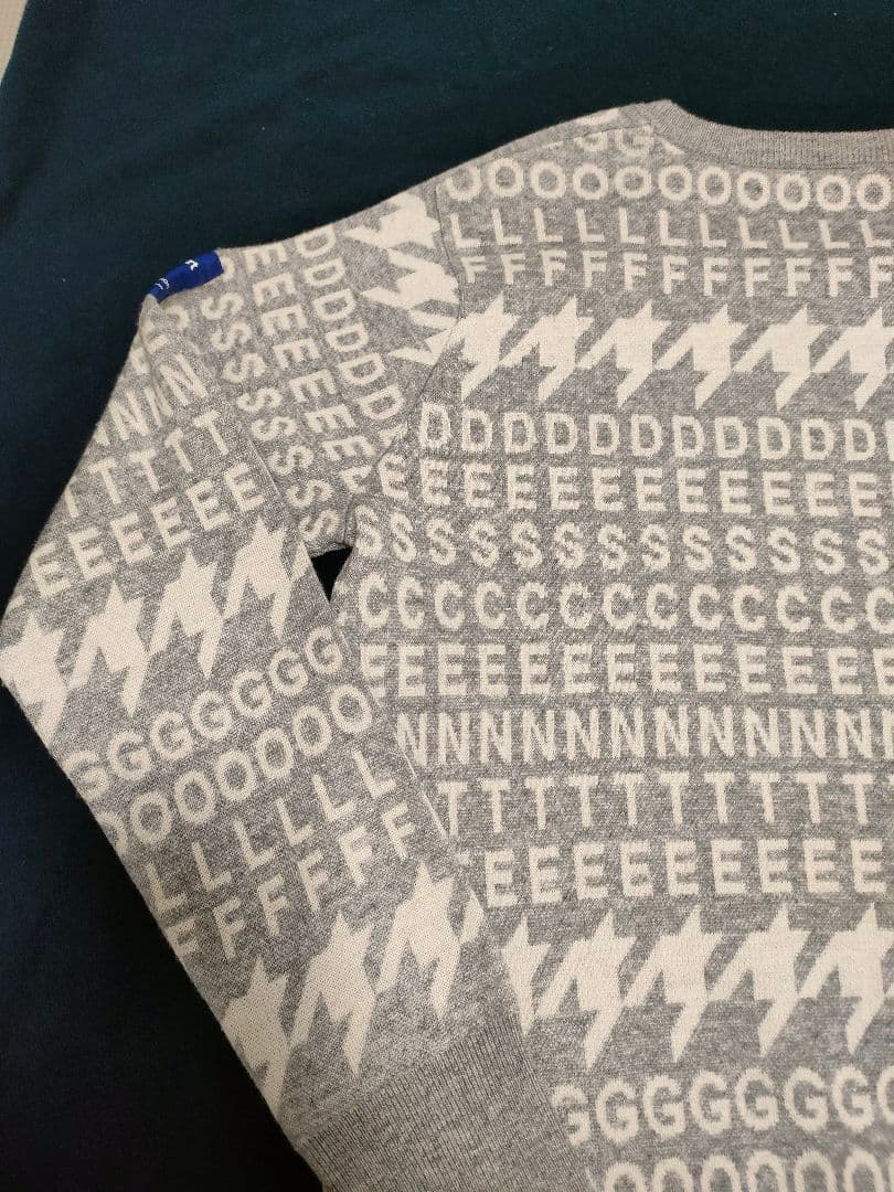 新品　DESCENTE GOLF デサントゴルフ　長袖ゴルフセーター　総柄