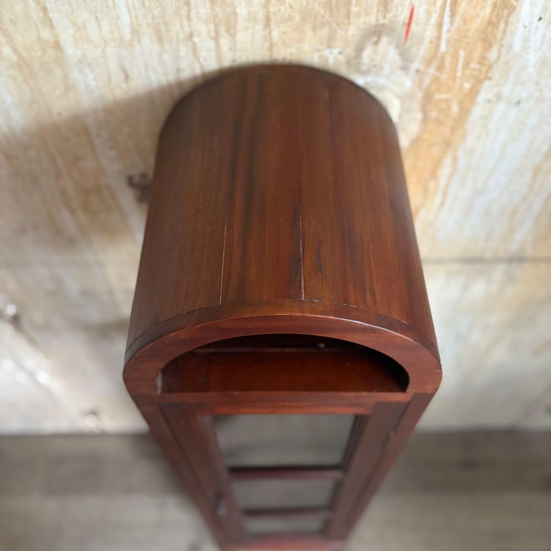 アーチトップのスリムキャビネット　コレクションケース　マホガニー