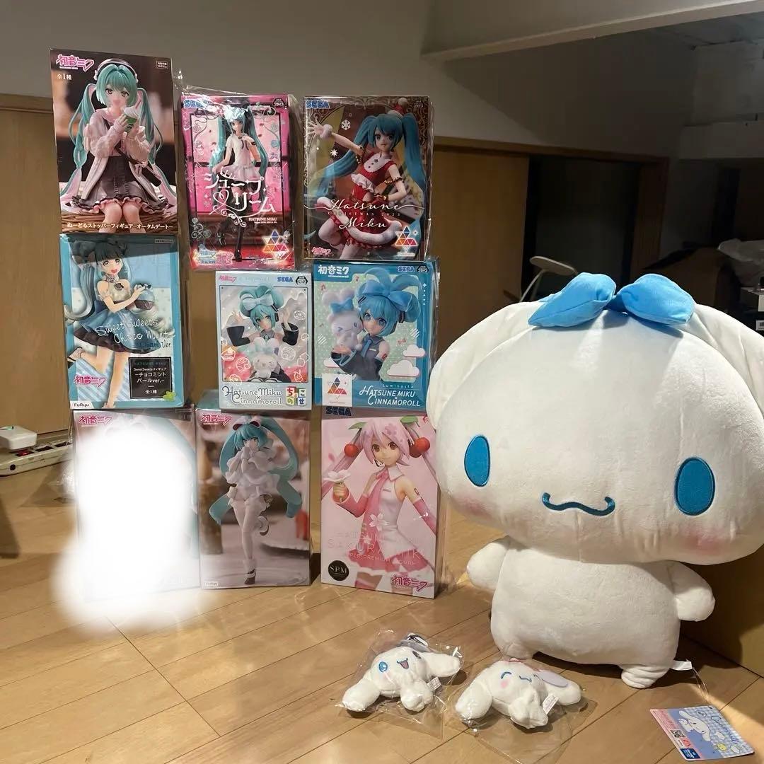 特撮 Hatsune Miku& cinnamon roll Sanrio Set