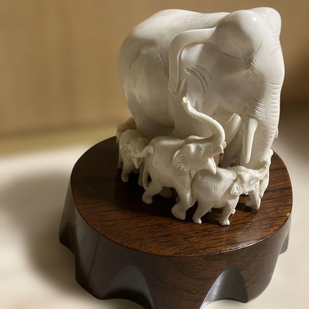 Y2555 高級彫刻　ゾウ　置物　オブジェ　 付属品　木の台付き
