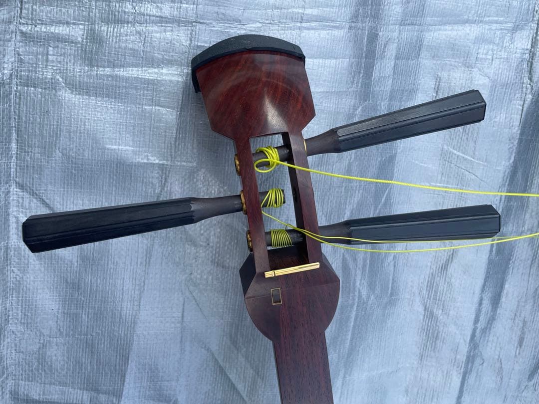 紅木三味線 小唄用 ケース付 付属品一式 現状品