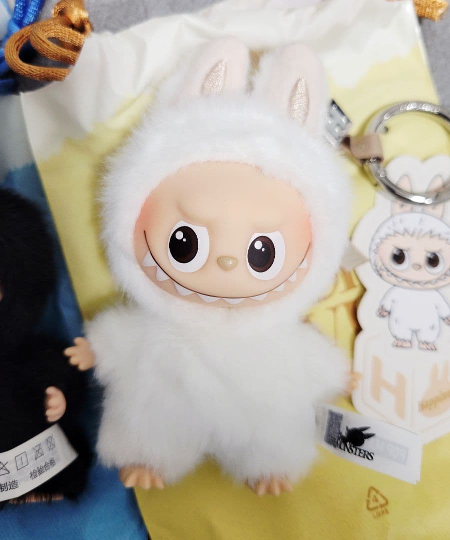 正規品　イニシャル　ラブブ　PIN FOR LOVE　H　白　R　黒　人気色