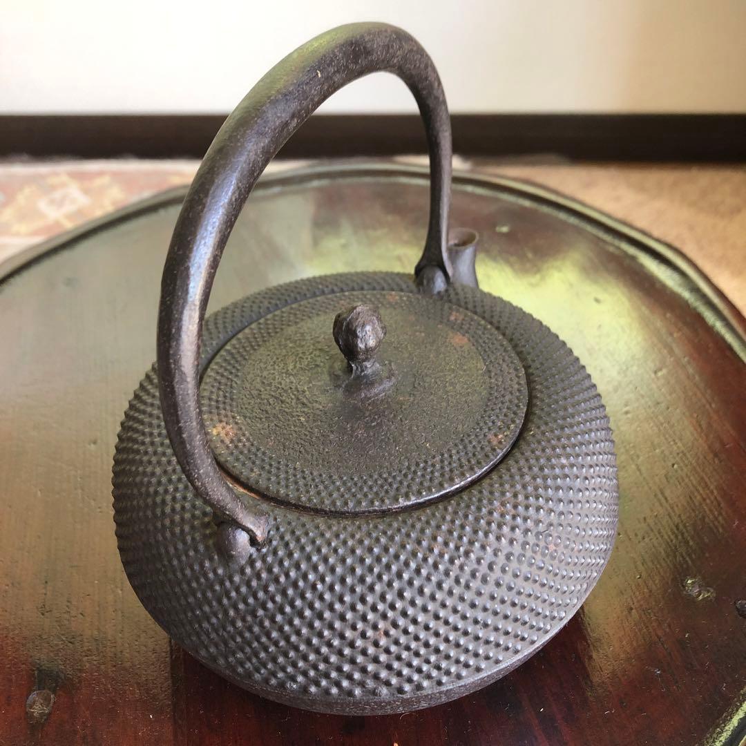 ジル　南部鉄瓶・薫山工房・霰紋・1ℓ小振り・茶道具・使用保管品