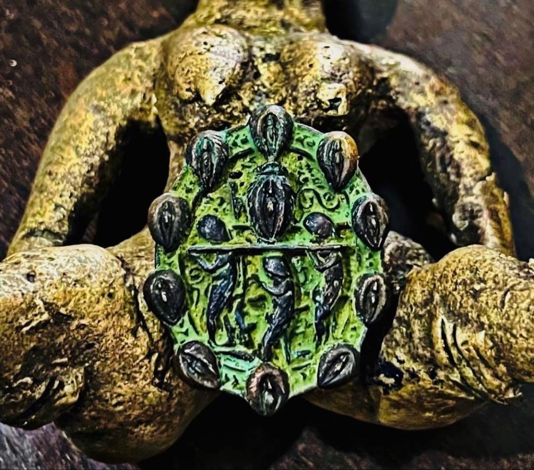 【限定1】クイーンバージニア　チャーム魅力、愛情、幸運 プラクルアン