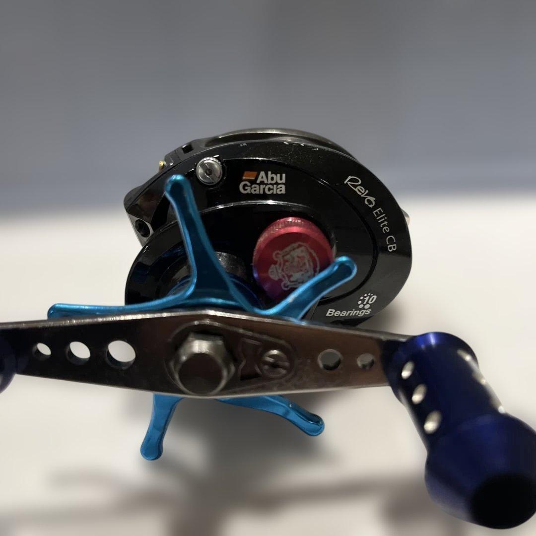 Abu Garcia ベイトリール 黒/青/赤　レボエリートCB REVO