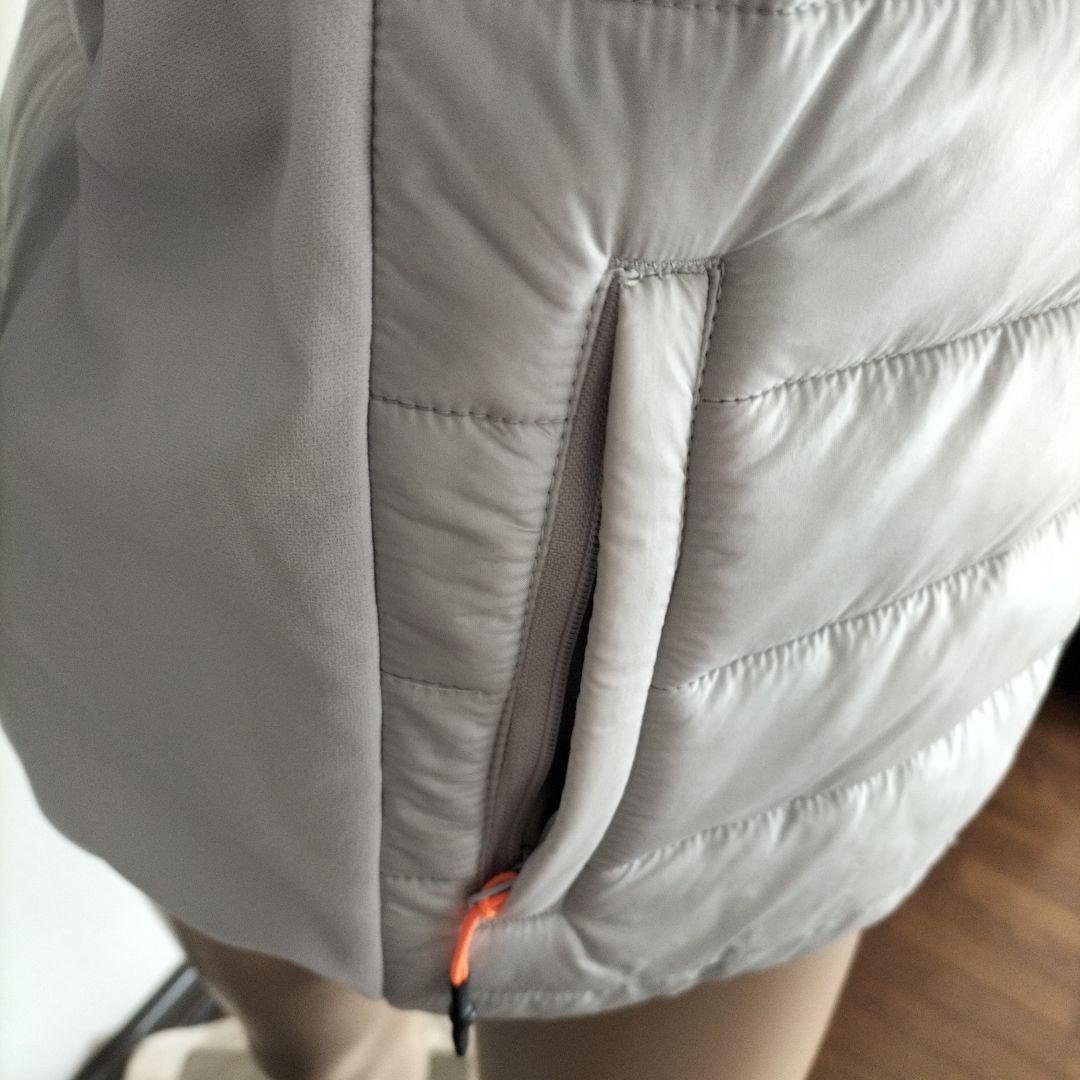 一度使用のみブラック&ホワイトグレー ダウンジャケット