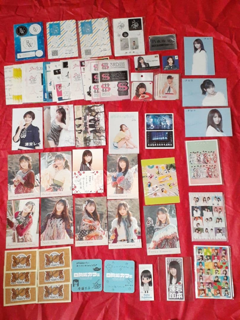 タレントグッズ400点以上のセットポストカード、ステッカー、コースター、色紙等