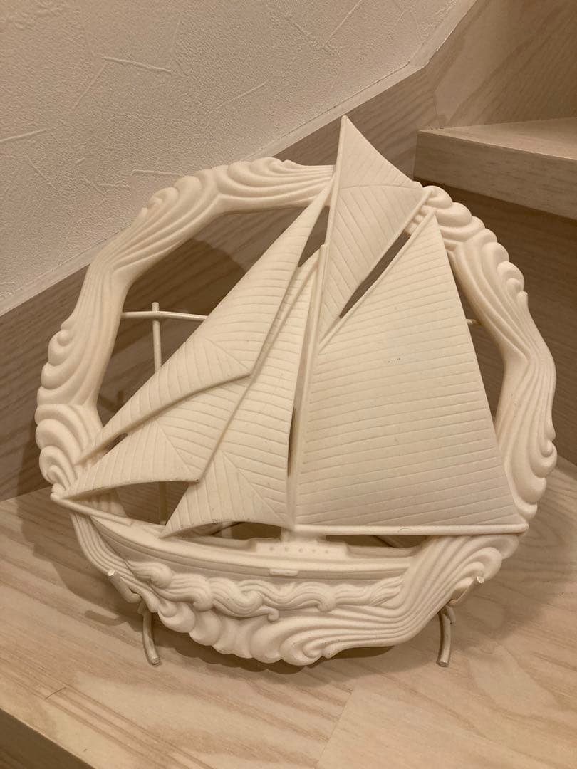 ホワイトクリームカラー　帆船デザイン装飾品
