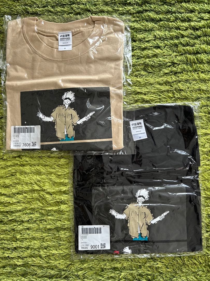 呪術廻戦　五条悟　Tシャツ　Sサイズ　2枚セット　ベージュ＆ブラック