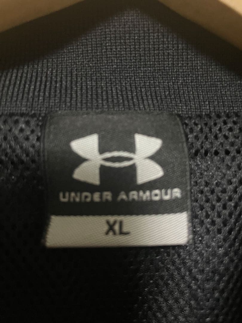 Under Armour ウインドブレーカー上下セット ブラック/ゴールド　XL
