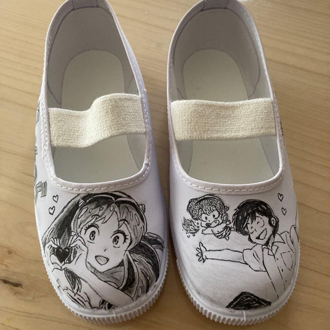 手書き上履きデコ。