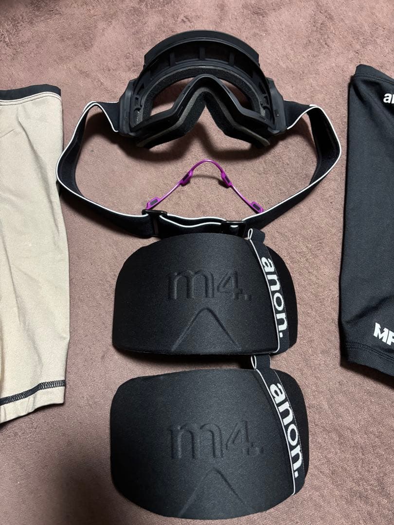 anon. m4. ゴーグルとフェイスガード2枚、ハードケースセット