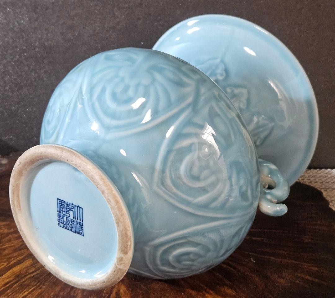 中国美術　中国陶磁器　青天釉　青磁 大清乾隆年製銘　双獣耳　唐草獣面図　 壺　罐