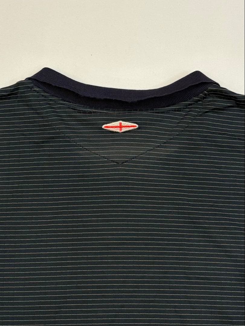 Umbro サッカーシャツ　イングランド　ダークグレー Vネック　襟付き