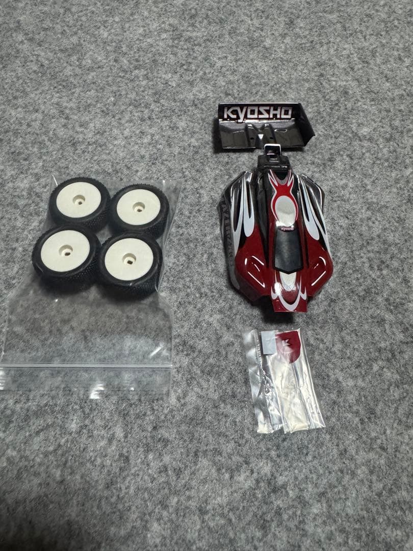KYOSHO ミニッツバギー スペアボディー付き