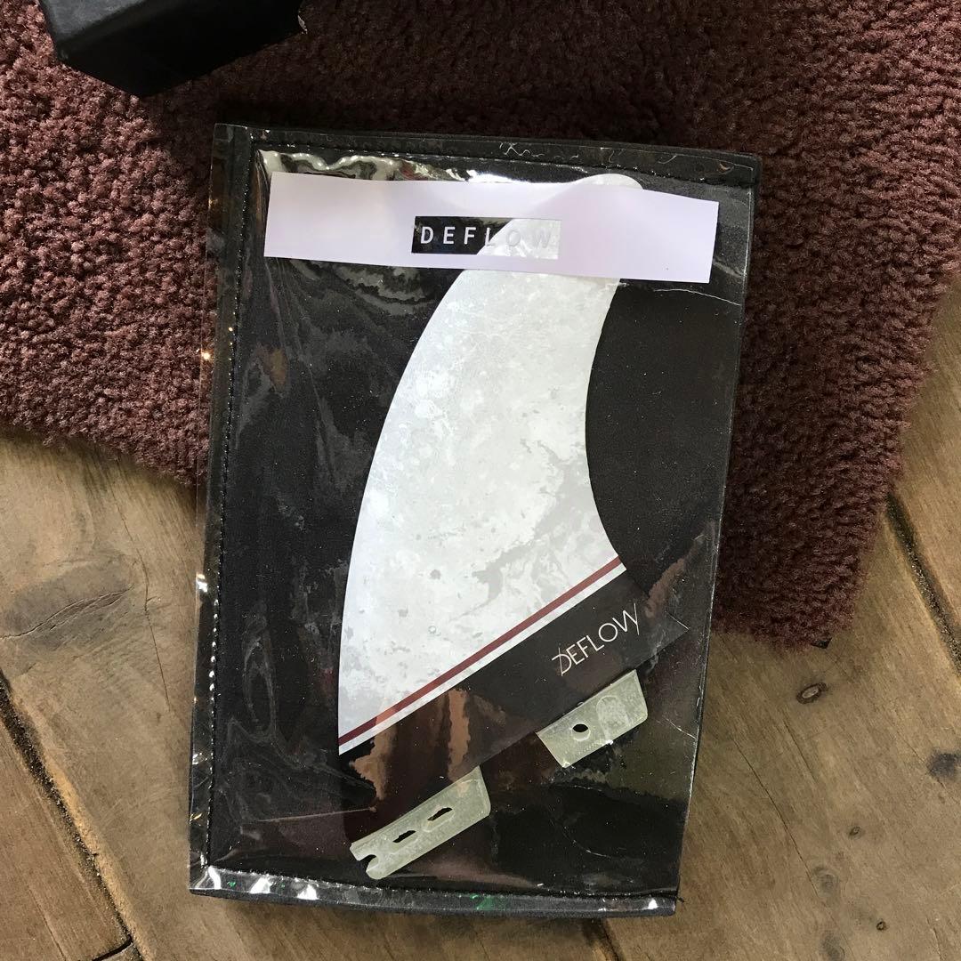 DEFLOW デフロー　サーフボードフィン 3枚セット定価¥20,900