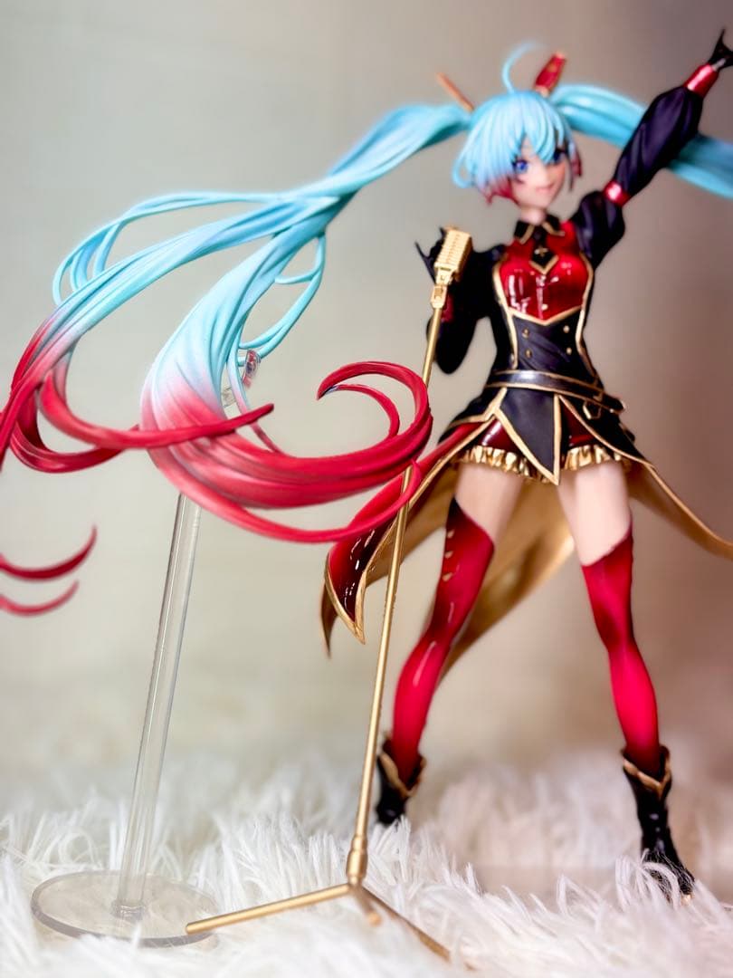 n*m様 初音ミク　フィギュア　リペイント　ガンダムコラボ　シャアカラーver