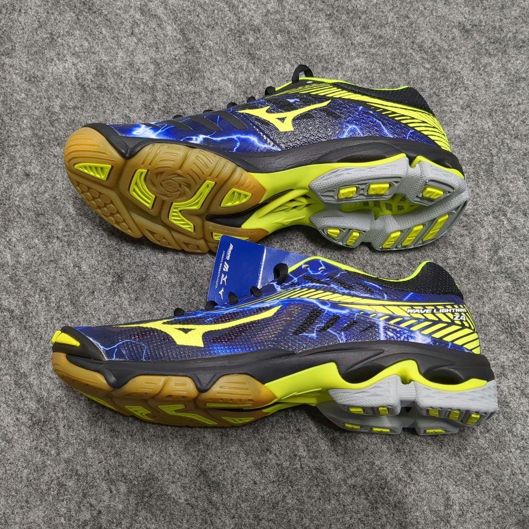 バレーボールシューズ　ミズノ　ウェーブライトニングZ4
