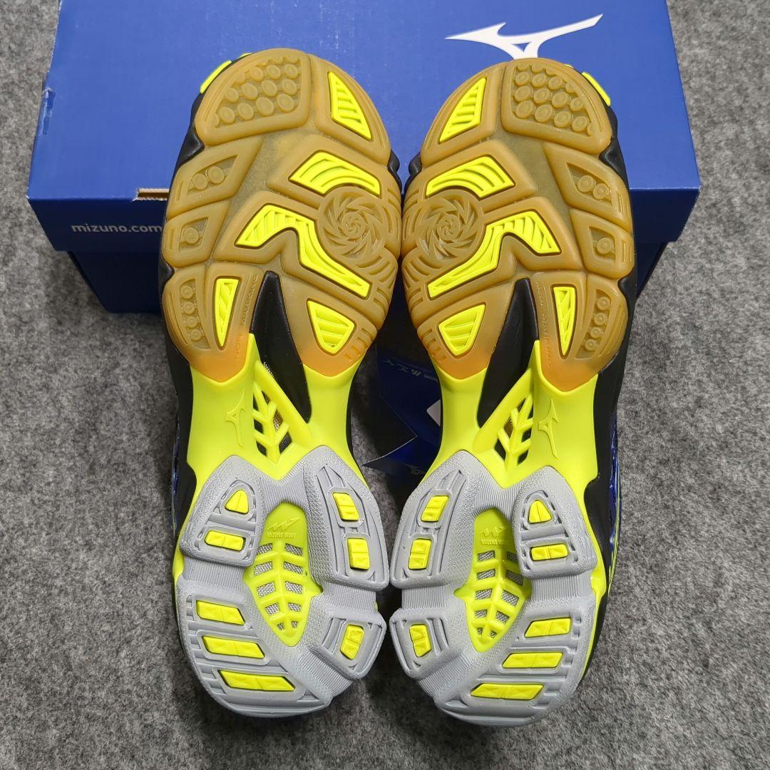 バレーボールシューズ　ミズノ　ウェーブライトニングZ4