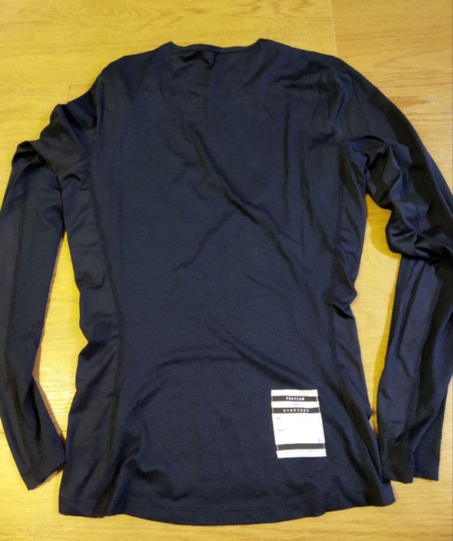 【未使用品】ラファ　プロチームベースレイヤー　①