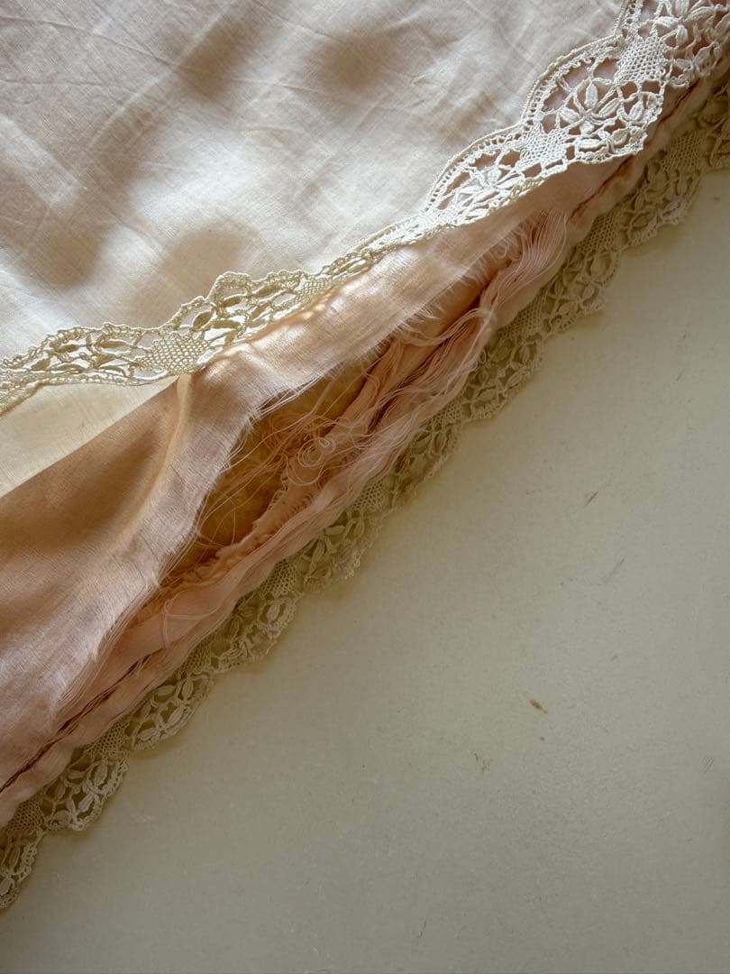 フランスアンティーク子供柄レースのパンキーケース薄ピンクシルク