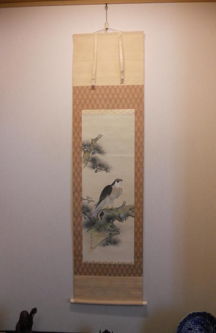 掛け軸 藤岡白鷹 松鷹の図 絹本 希少 軸装 茶道具 掛軸 美品 です。