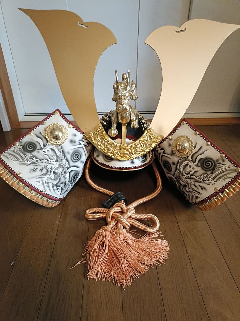 武士の兜 龍模様付き　５月人形