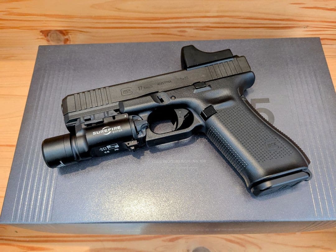 マルイ GLOCK 17 Gen5 ガスブロ　ライト、サイト付き