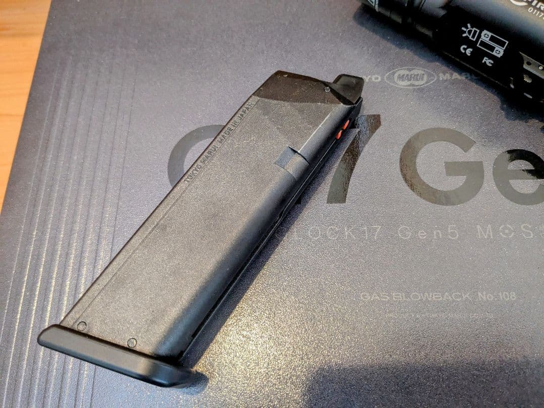 マルイ GLOCK 17 Gen5 ガスブロ　ライト、サイト付き