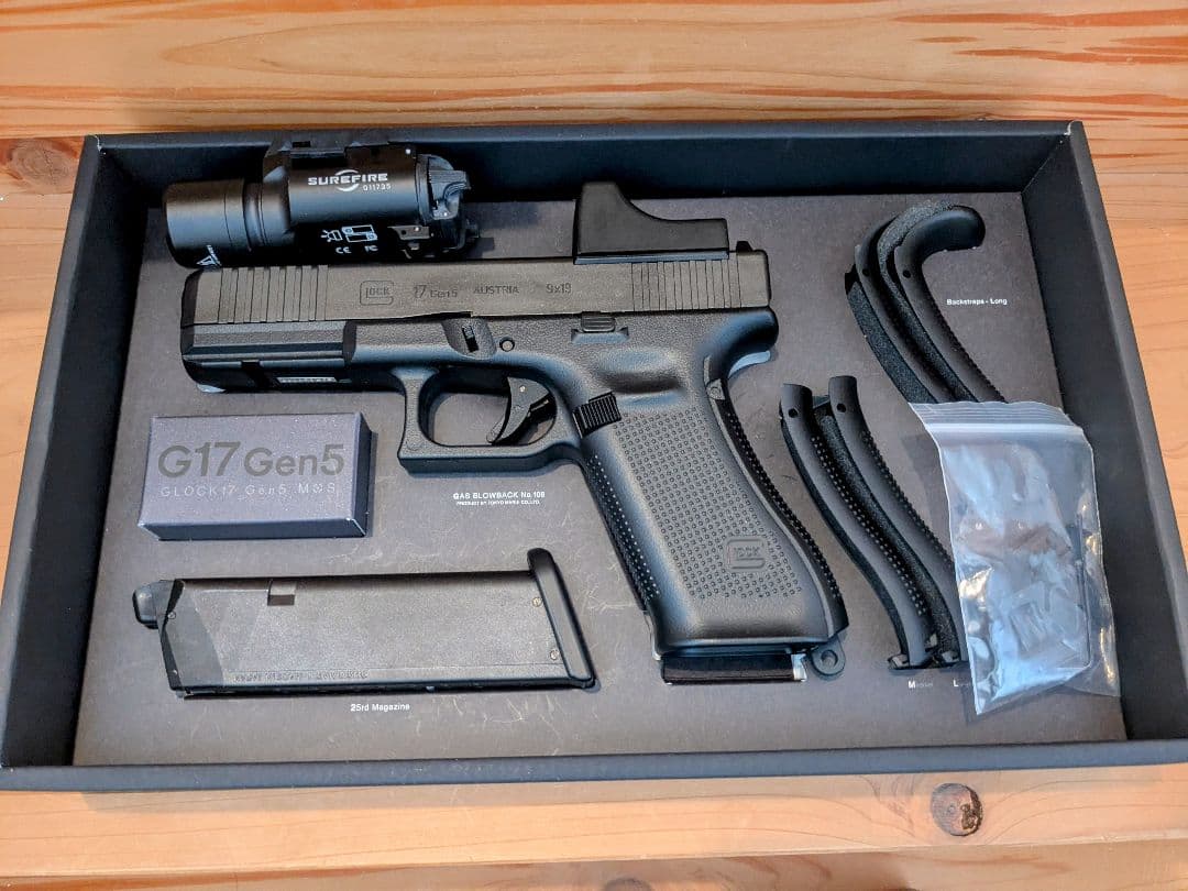 マルイ GLOCK 17 Gen5 ガスブロ　ライト、サイト付き