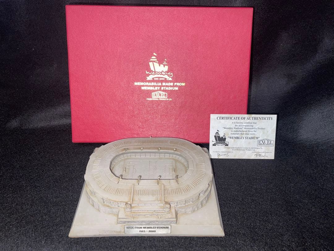 ウェンブリースタジアム　削り出しフィギュア