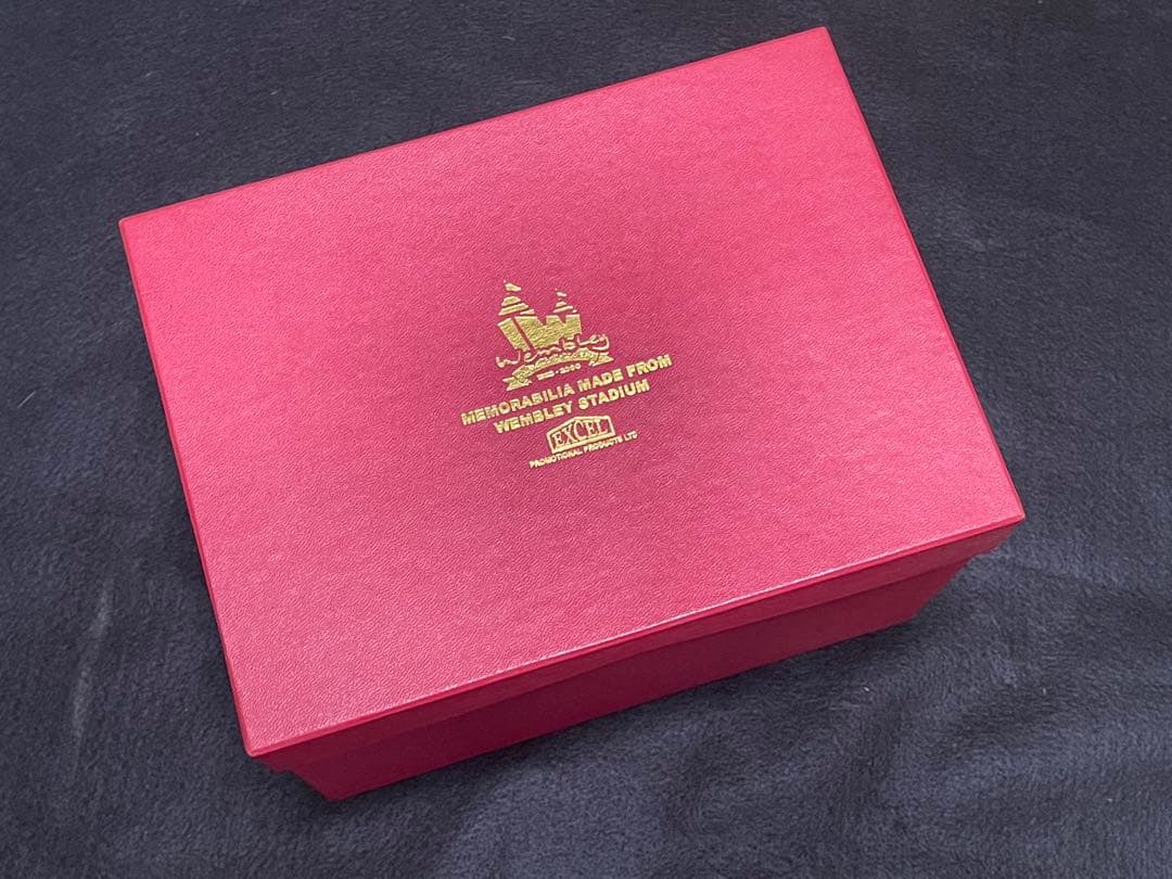 ウェンブリースタジアム　削り出しフィギュア