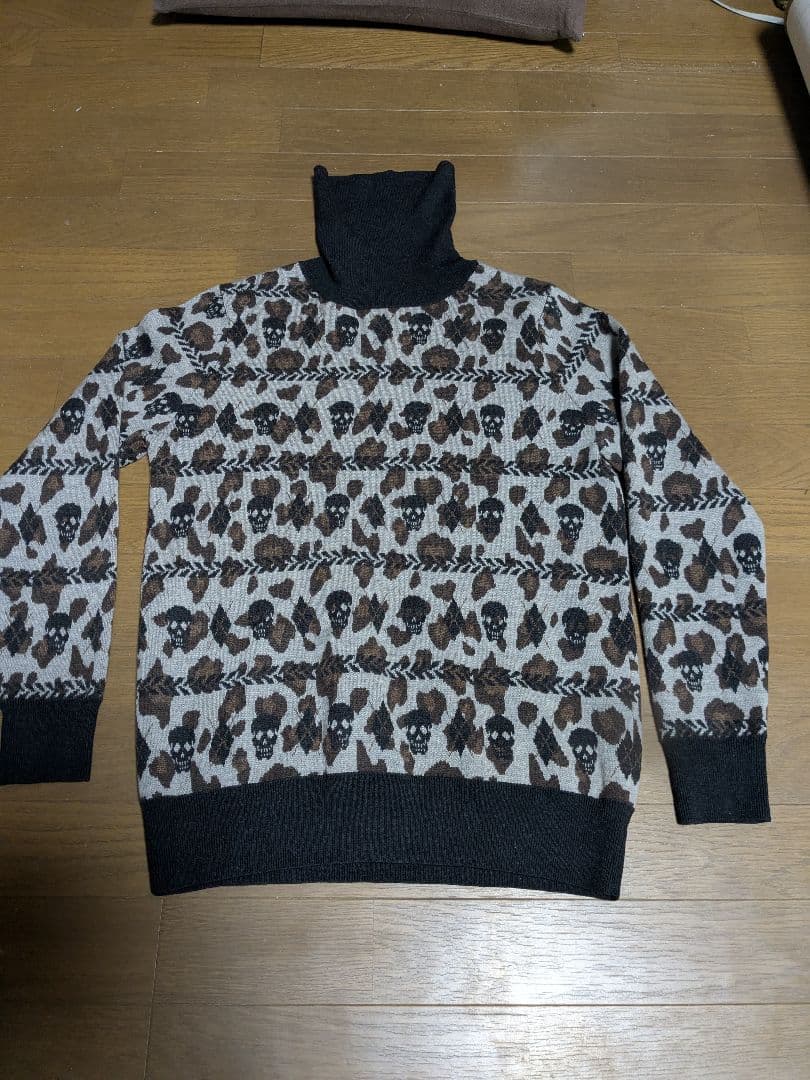 マークアンドロナレオパード柄タートルネックニットML