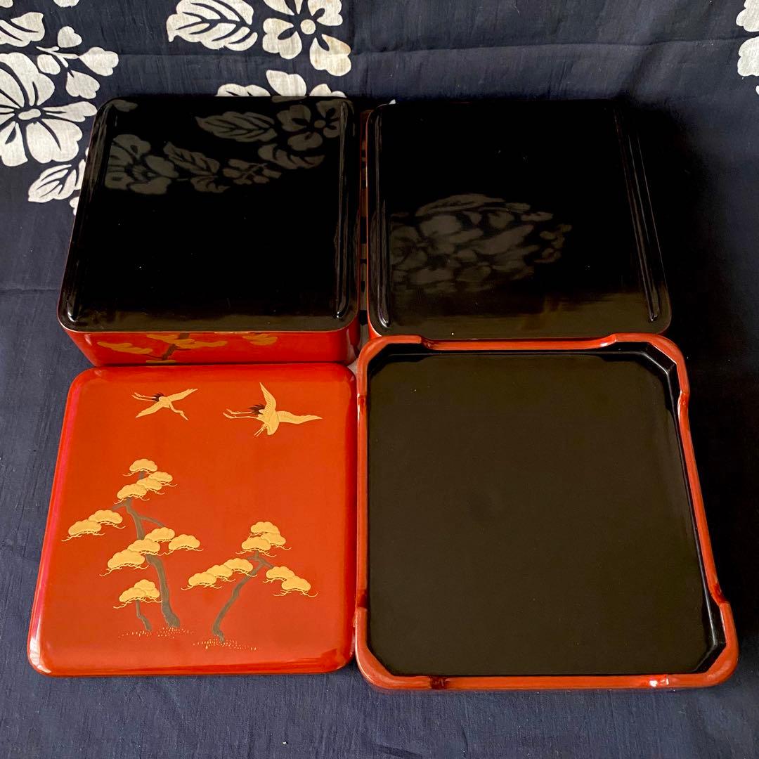 時代物　屠蘇器・重箱セット　木製漆器　朱塗り金蒔絵　鶴に松　縁起柄　長寿　木箱入