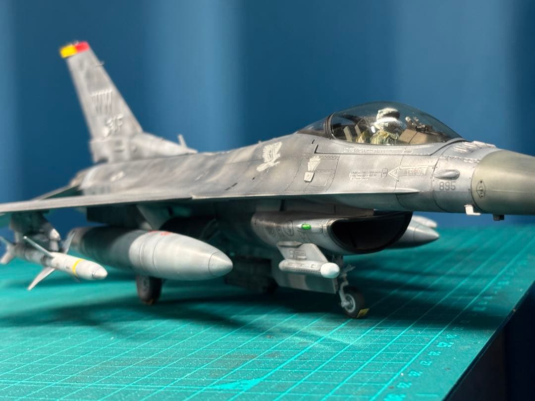 戦闘機　プラモデル完成品　タミヤ　1/48 F-16CJ