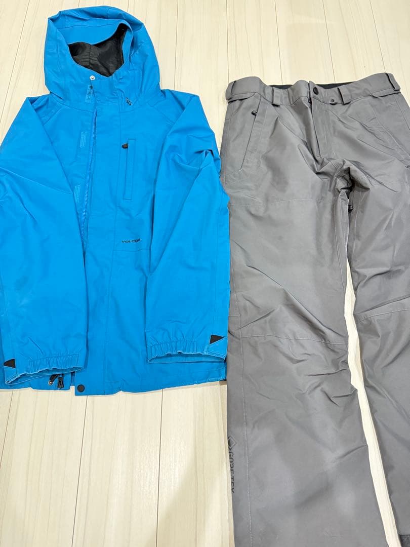 VOLCOMウェア上下セット　Ｌサイズ