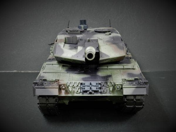 Heng Long 2.4GHz 1/16 ドイツ主力戦車 レオパルト2 A6