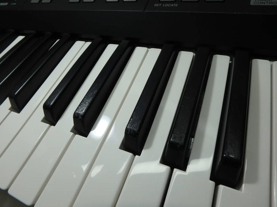 【シンセサイザー本体】YAMAHA MOXF6 中古品・現状品　音出し確認済