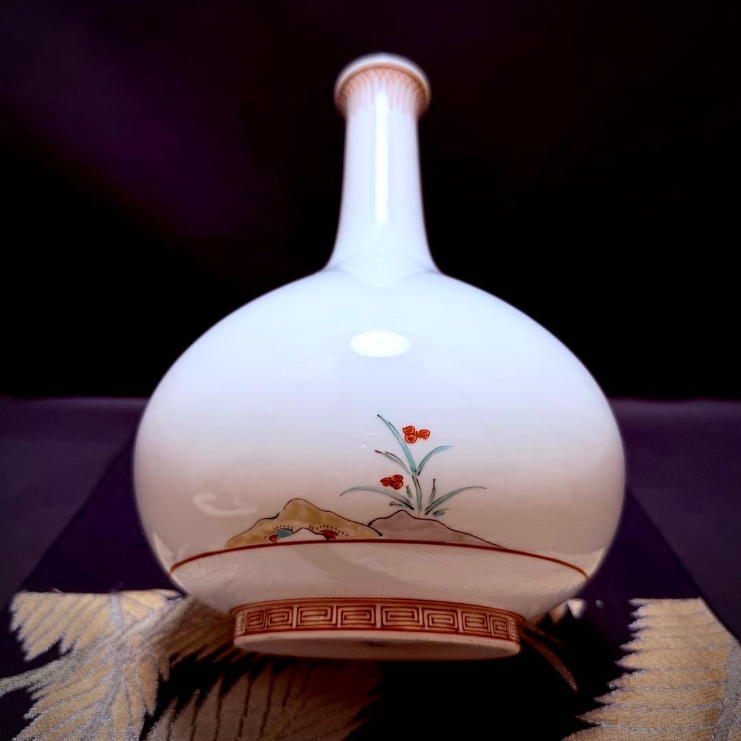 人間国宝　十三代柿右衛門　有田焼　染錦岩花草　花瓶￼