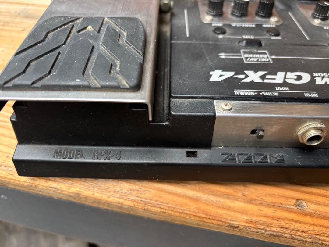 ZOOM GFX-4 ギターエフェクター