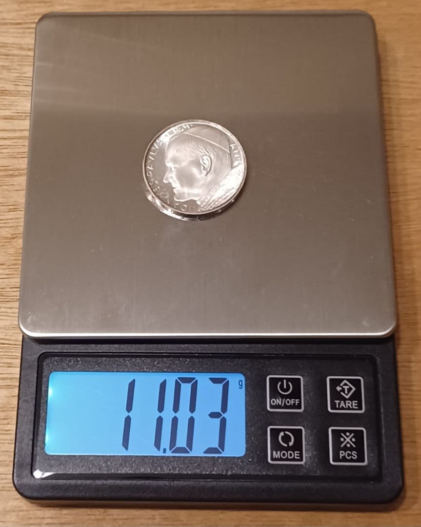 教皇として初めて日本を訪問し世界平和と人権擁護に尽力したヨハネ・パウロ2世の銀貨