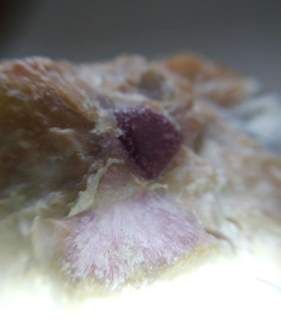 ミャンマー産 球状ルーべライト トルマリン　母岩付き 希少宝石鉱物標本