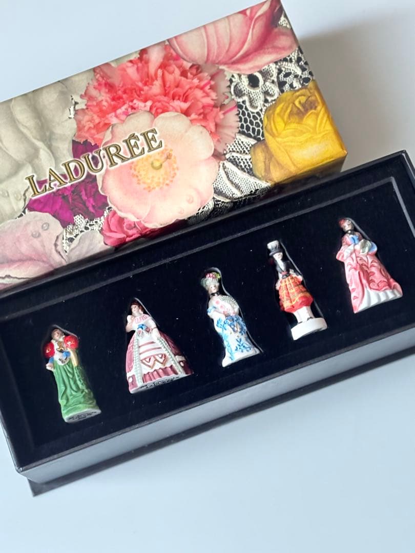 Ladurée フェーヴ　5体セット　陶器製　　未使用（箱にダメージあり）